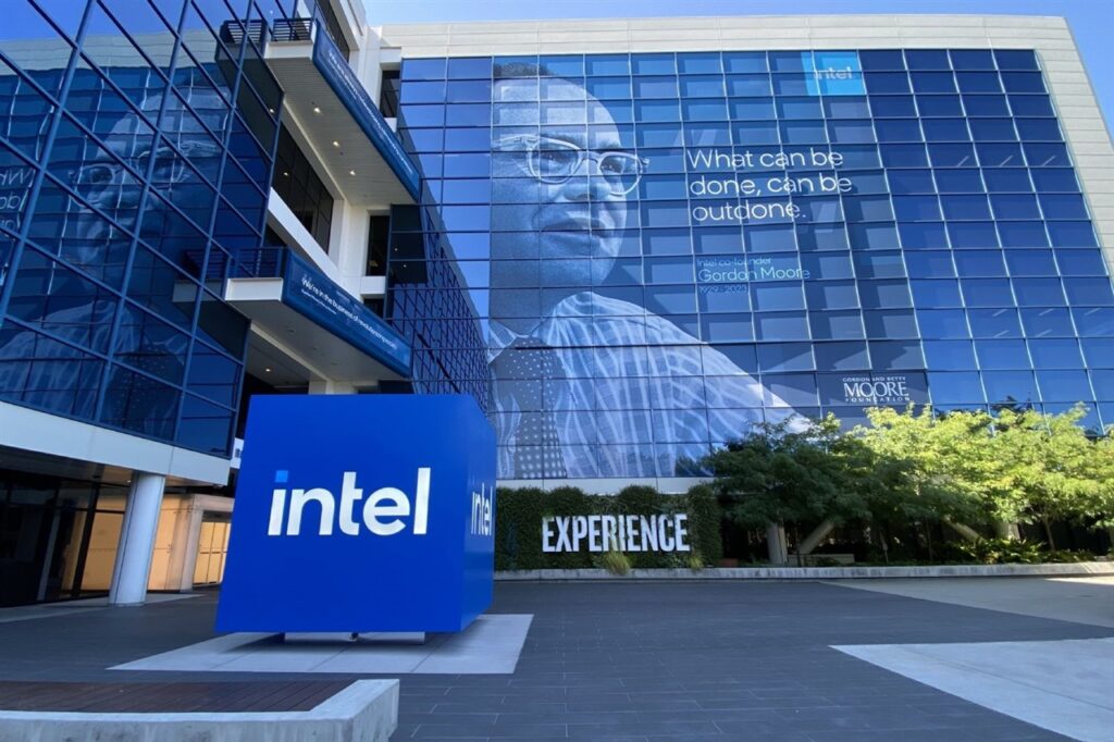 Trump’s Team Eyes Intel Investment to Strengthen Tech Sector